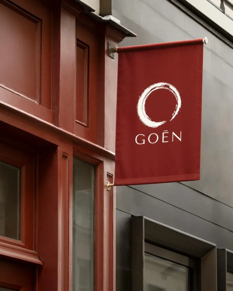Enseigne drapeau Maison GOĒN, 4 rue de Miromesnil, Paris 8e